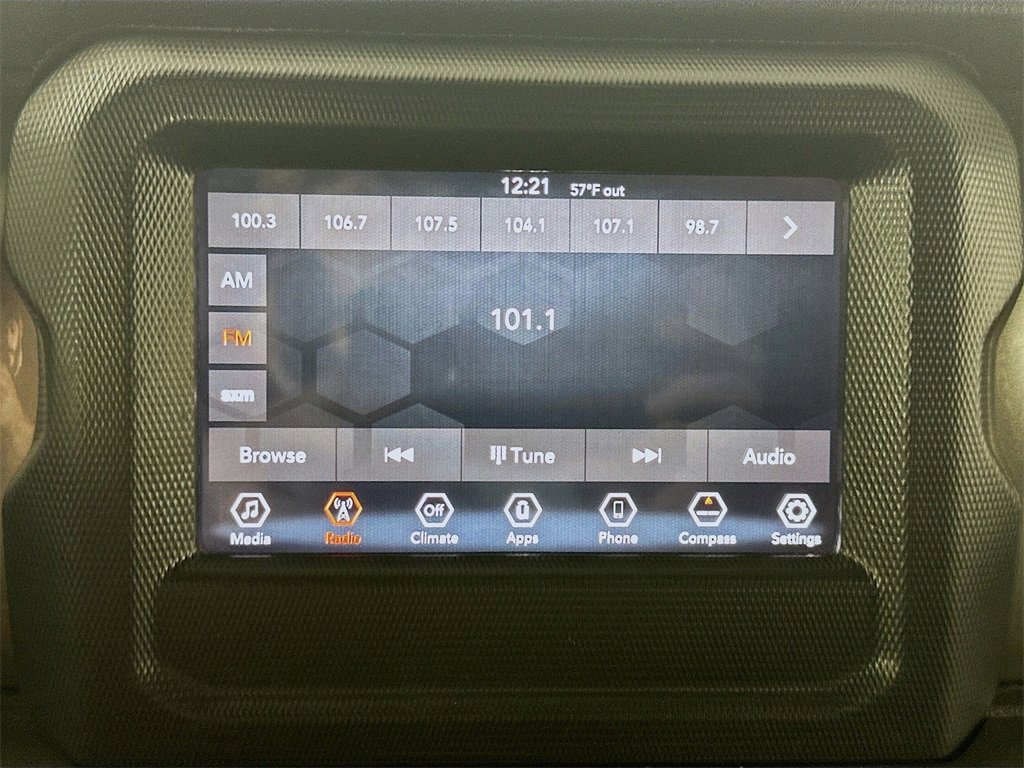 Used 2018 Jeep Wrangler Unlimited Sahara image 17