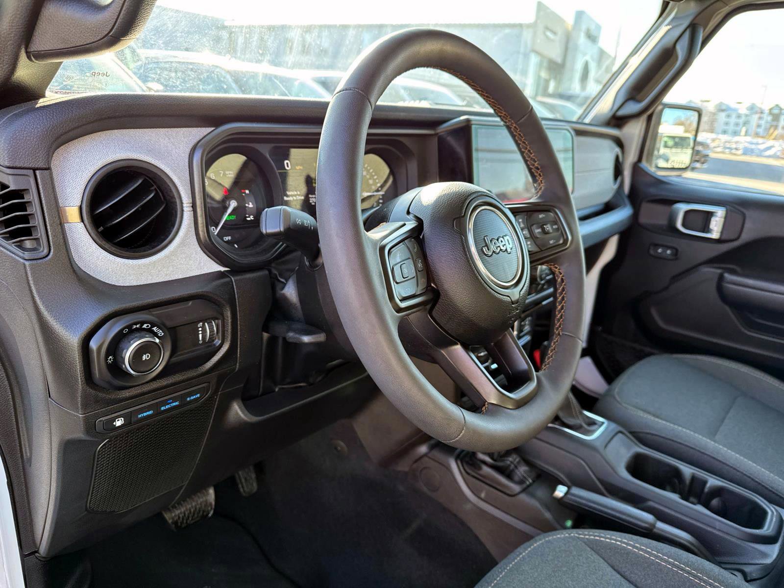 Used 2024 Jeep Wrangler Unlimited w/ Convenience Group image 12