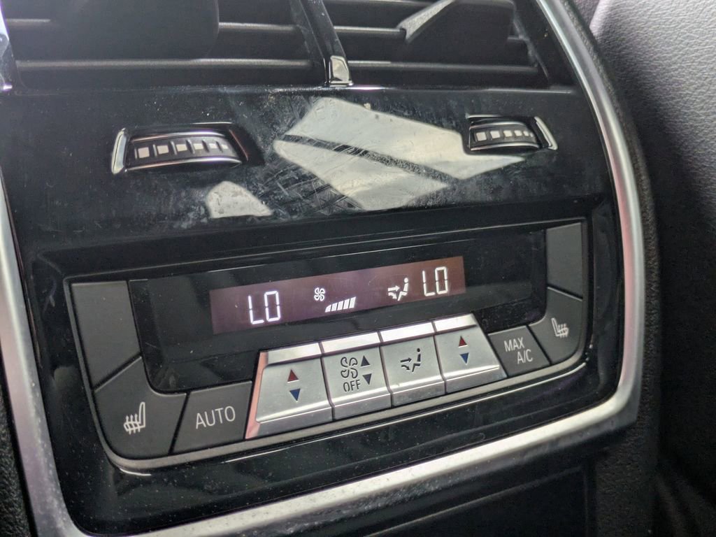 Used 2019 BMW X5 xDrive50i w/ Parking Assistance Package image 16