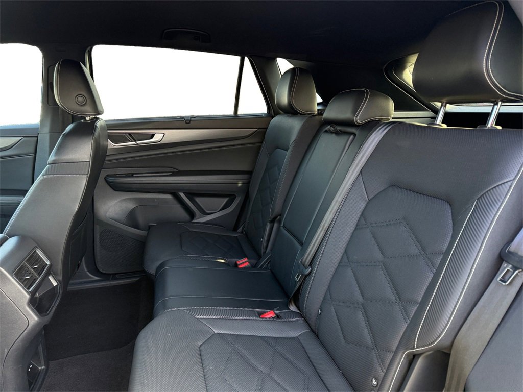 Used 2024 Volkswagen Atlas Cross Sport SE image 14