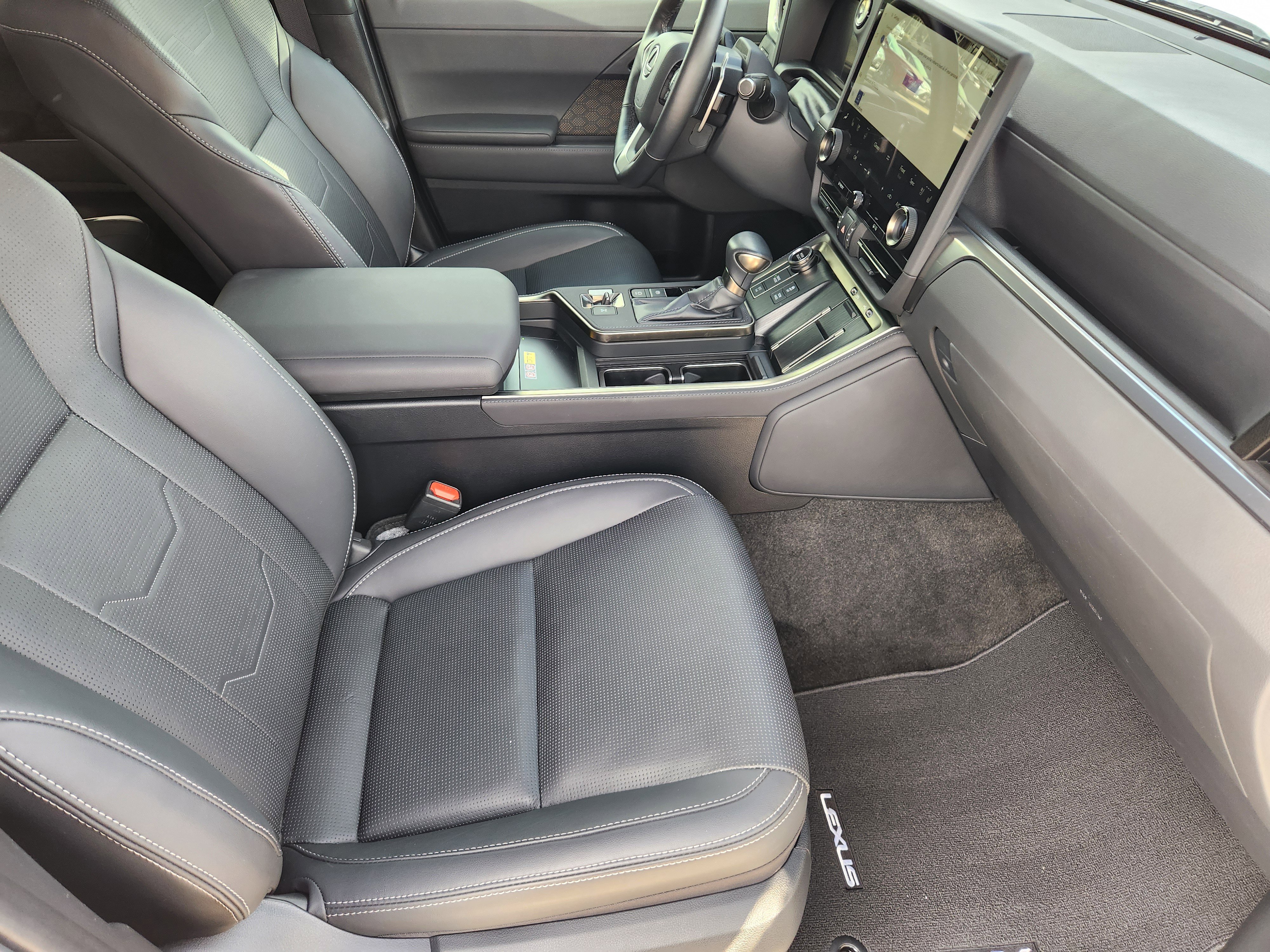 Used 2024 Lexus GX 550 image 18