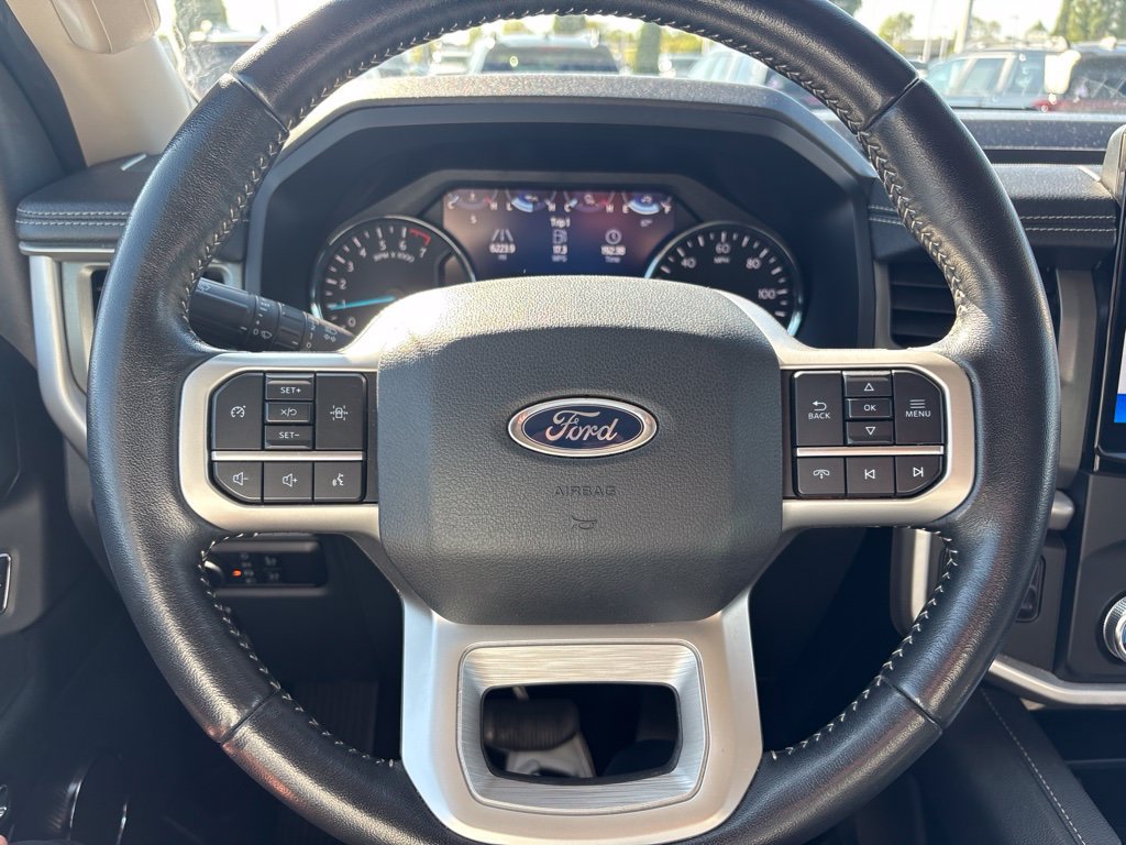 Used 2024 Ford Expedition XLT RWD image 2
