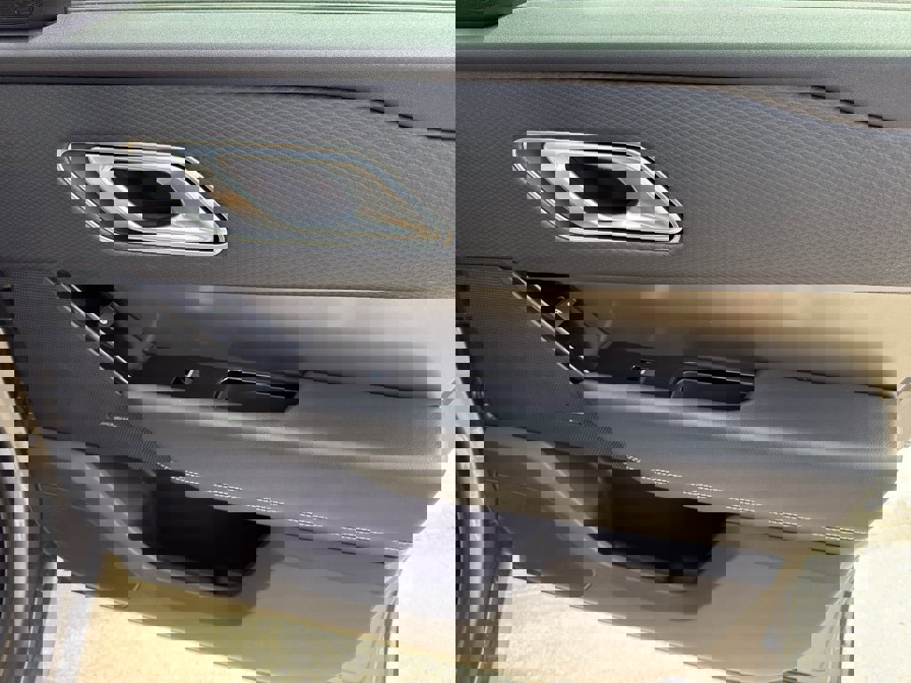 Used 2019 Land Rover Range Rover Velar S image 35