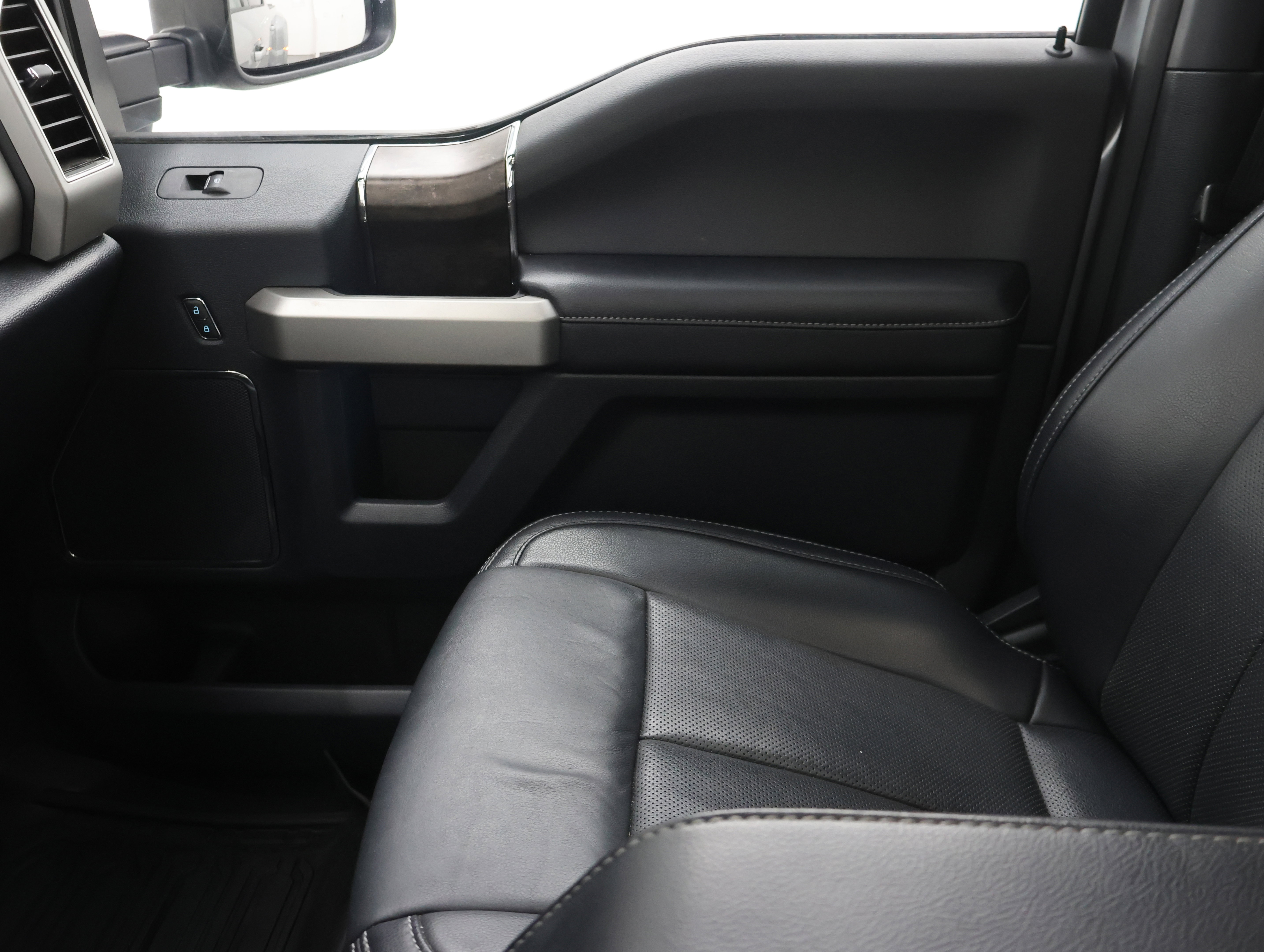 Used 2022 Ford F450 Lariat w/ Lariat Ultimate Package AWD/4WD image 14