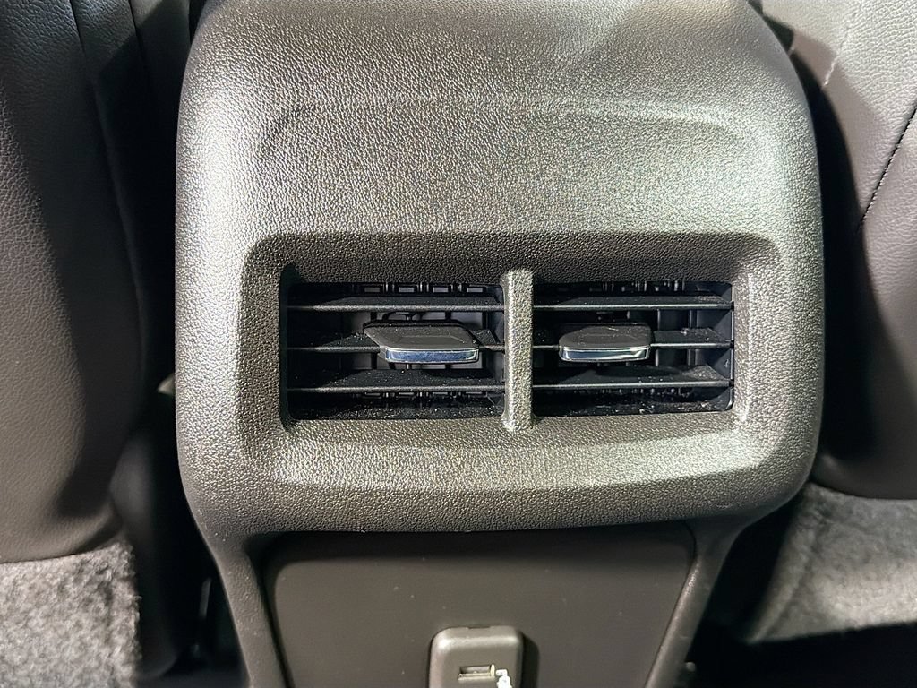 Used 2021 Chevrolet Equinox LT FWD image 25