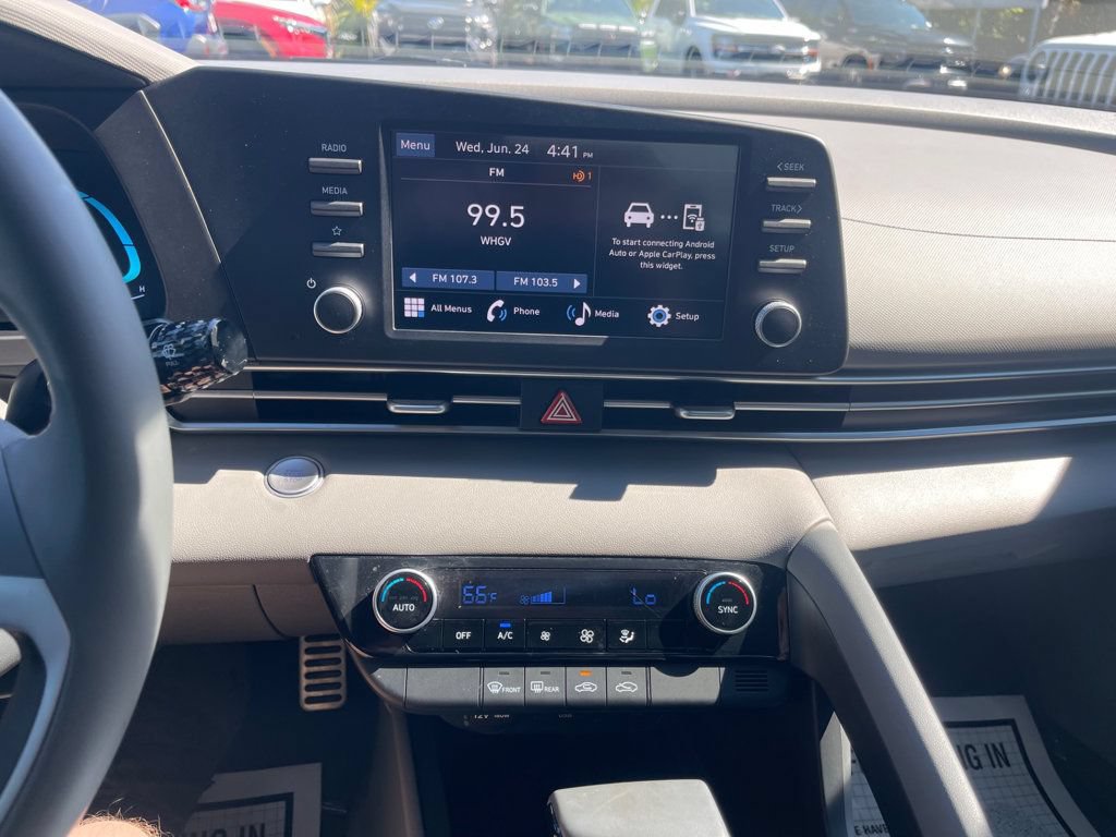 Used 2025 Hyundai Elantra Sport FWD image 14