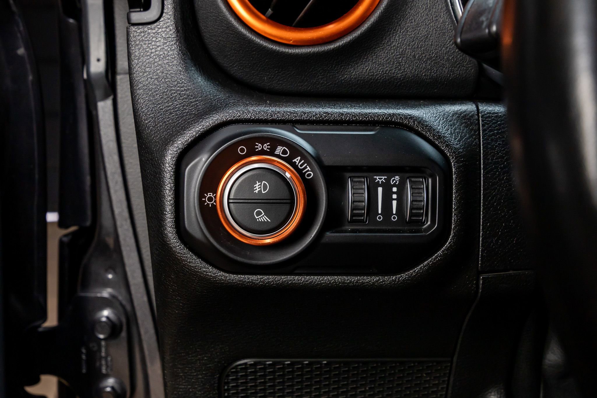 Used 2021 Jeep Gladiator Overland AWD/4WD image 21