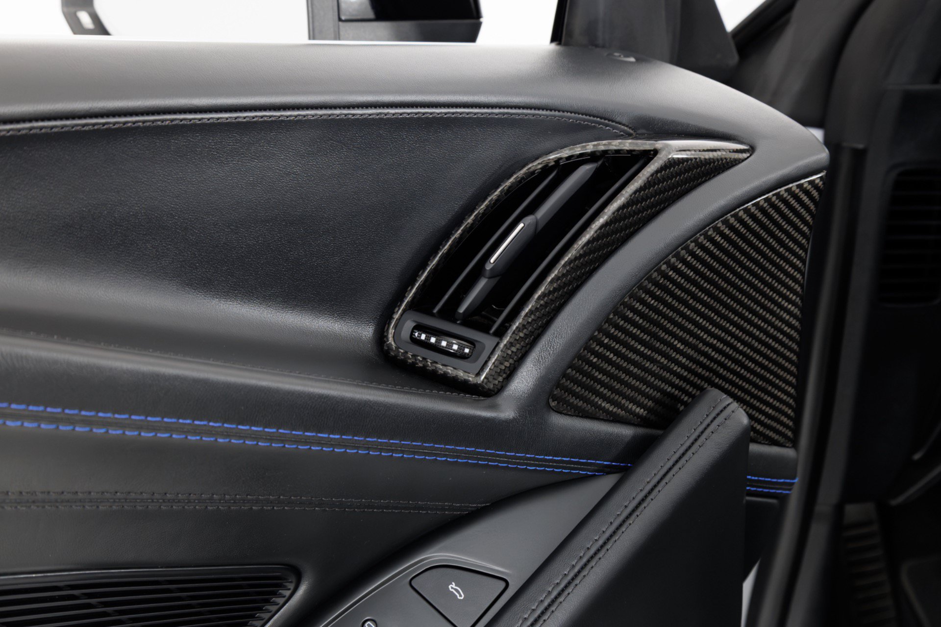 Used 2022 Audi R8 V10 w/ Premium Package RWD image 32