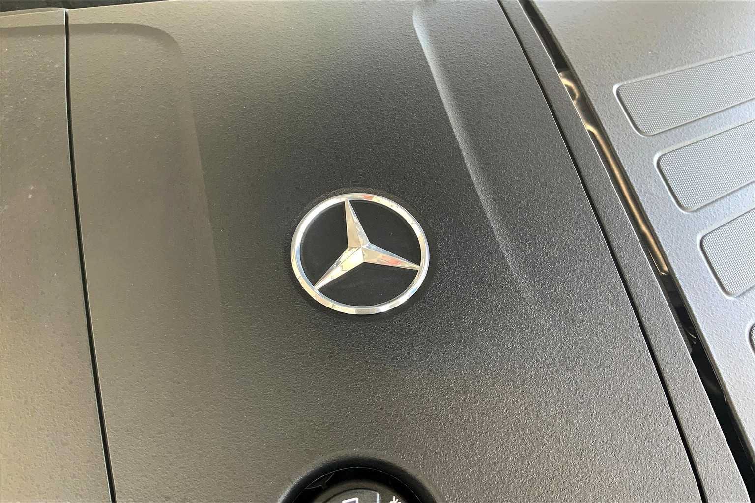 Certified 2022 Mercedes-Benz C 300 Sedan w/ Exclusive Trim Package image 32