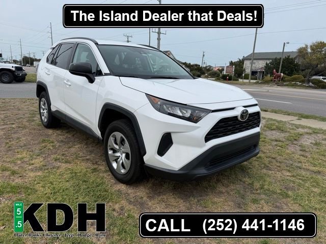 Used 2020 Toyota RAV4 LE image 1