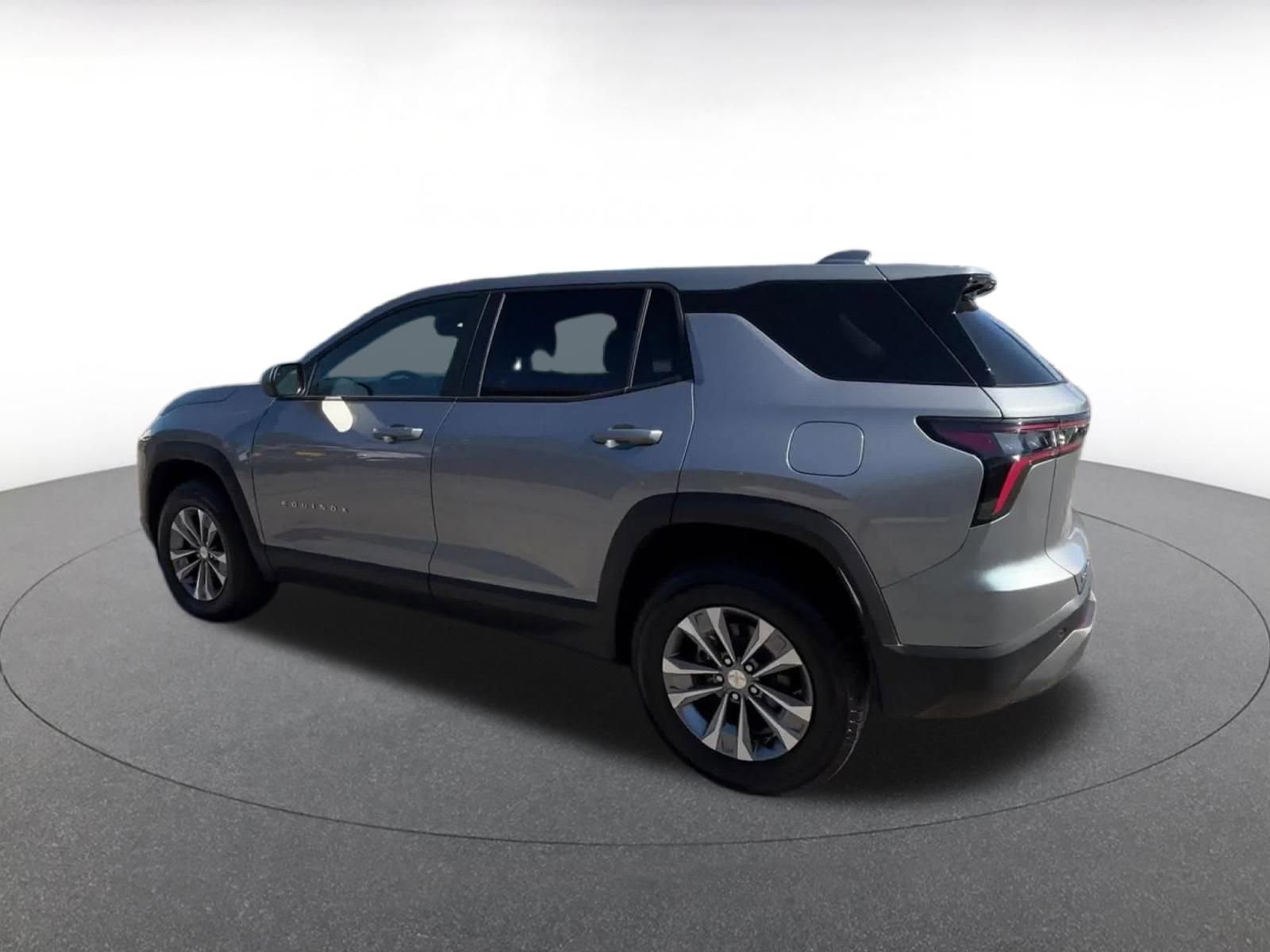Used 2025 Chevrolet Equinox LT FWD image 10