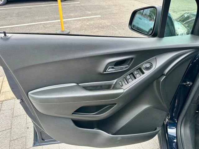 Used 2021 Chevrolet Trax LT FWD image 9