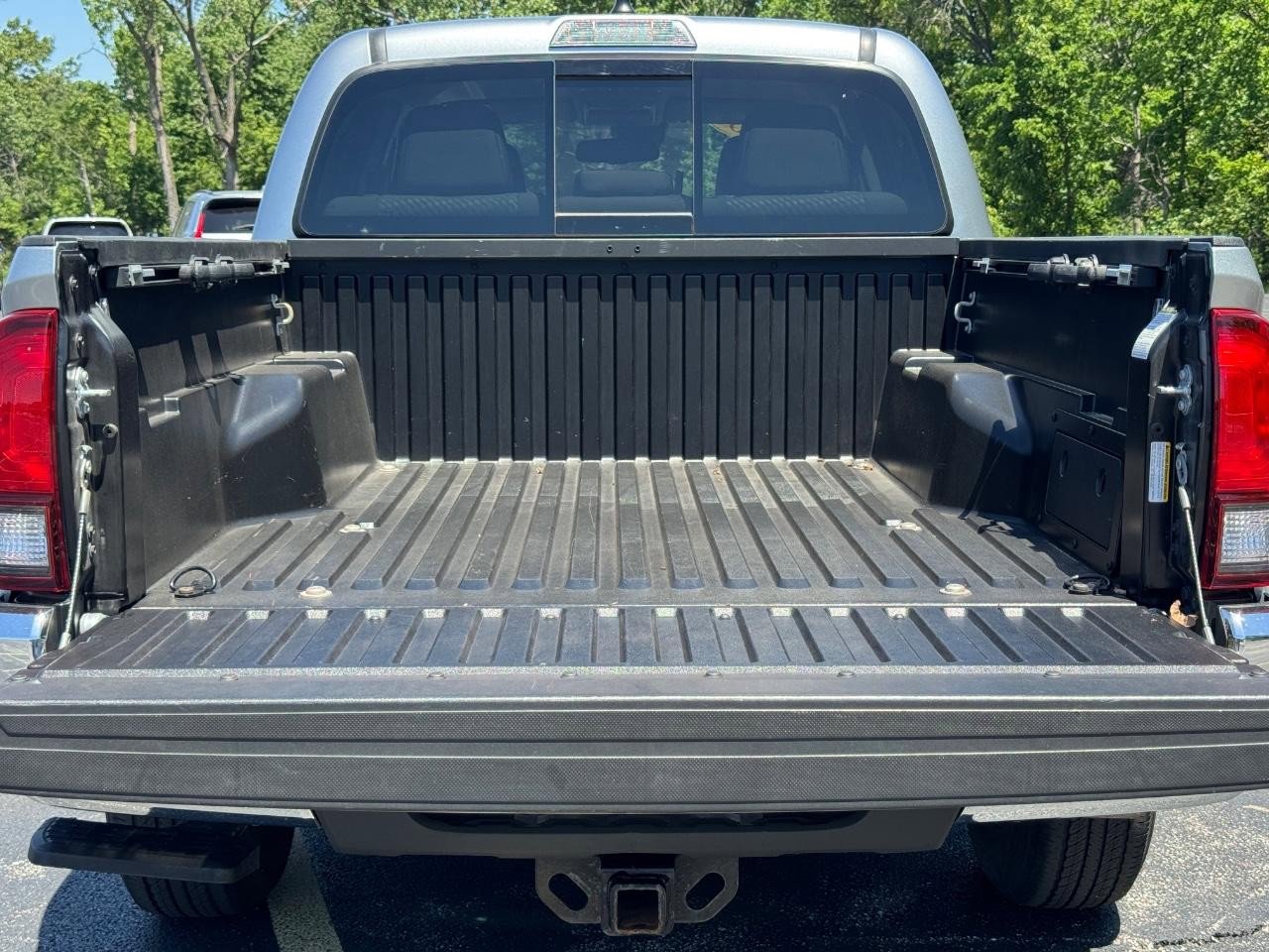 Used 2023 Toyota Tacoma SR5 AWD/4WD image 5