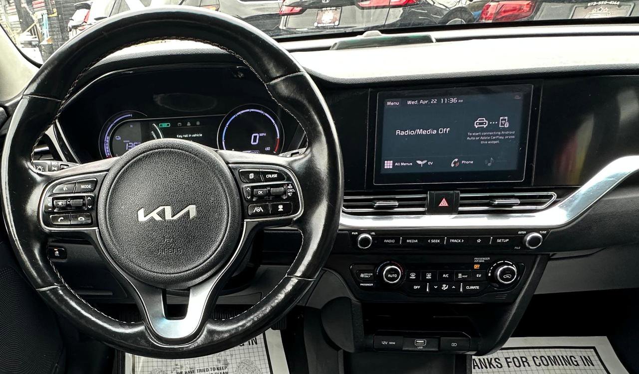 Used 2022 Kia Niro EX w/ Cold Weather Package FWD image 19