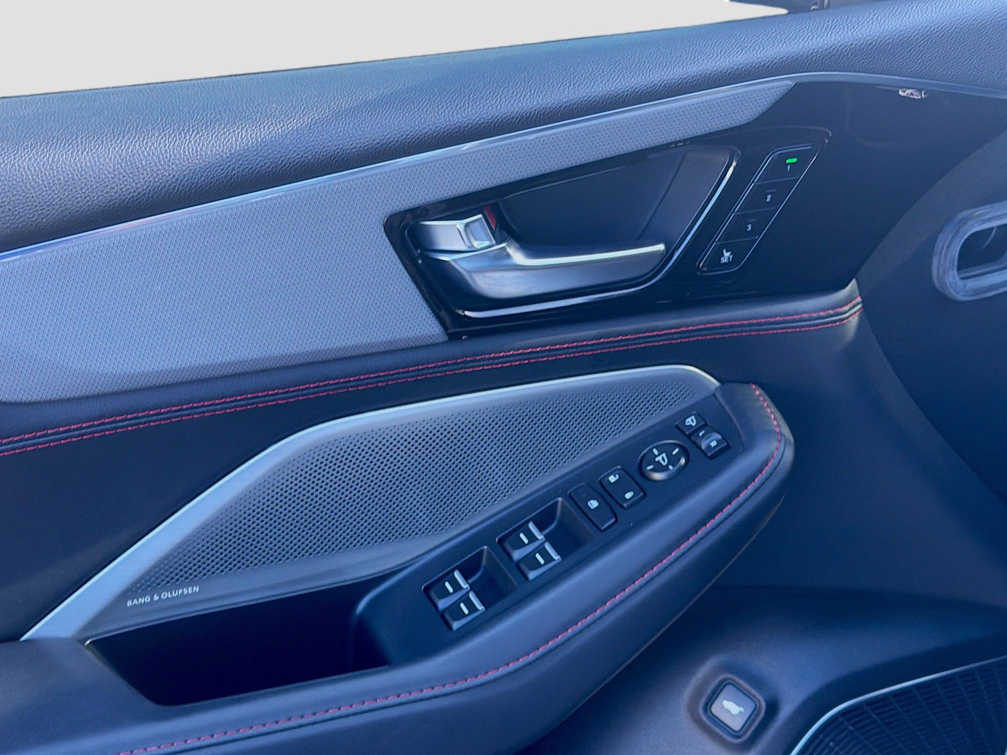 Used 2025 Acura MDX A-Spec image 17