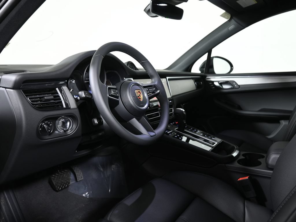 New 2026 Porsche Macan AWD/4WD image 4