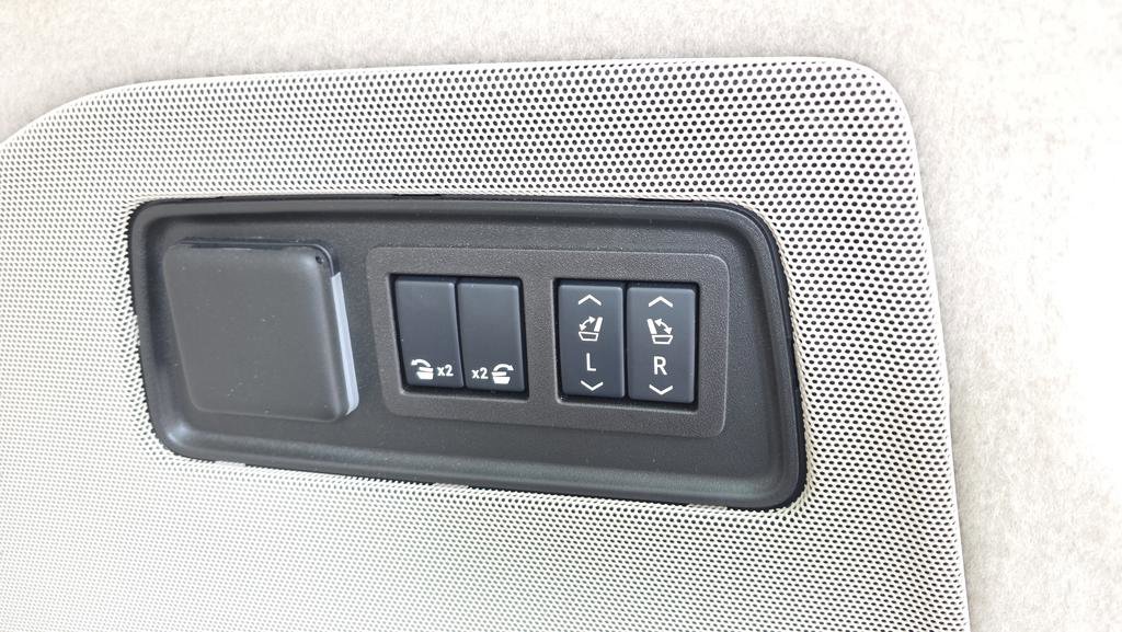 Certified 2024 Cadillac Escalade Sport Platinum w/ Heavy-Duty Trailer Package image 28