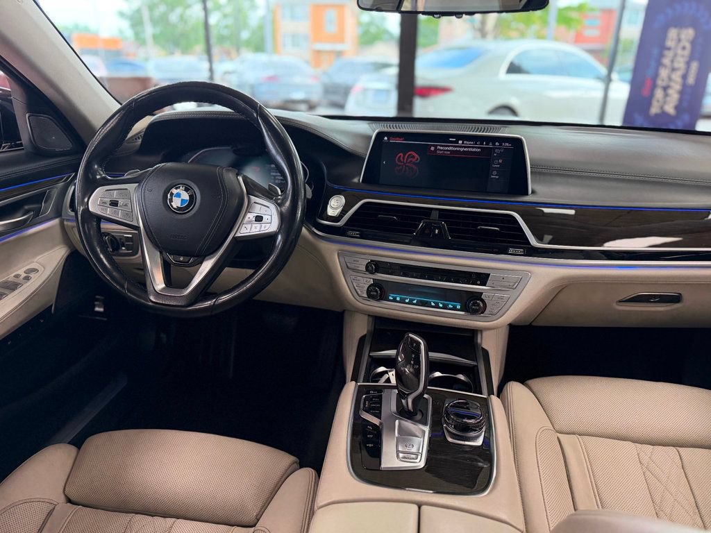 Used 2020 BMW 750i xDrive w/ Executive Package AWD/4WD image 33