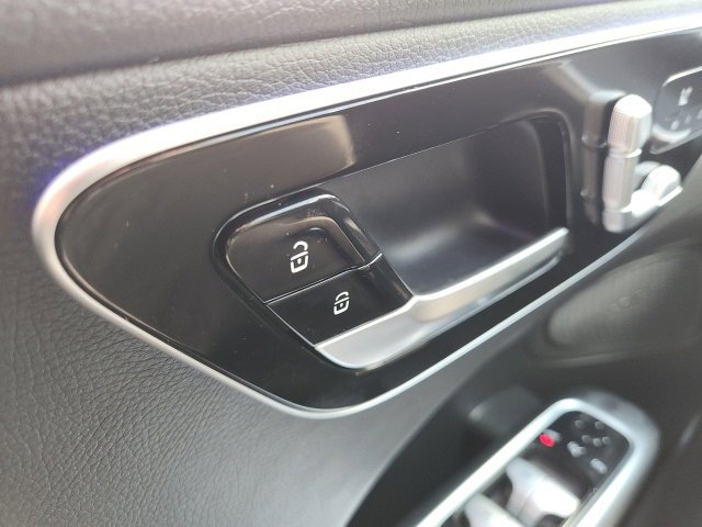 Used 2025 Mercedes-Benz C 300 Sedan image 35