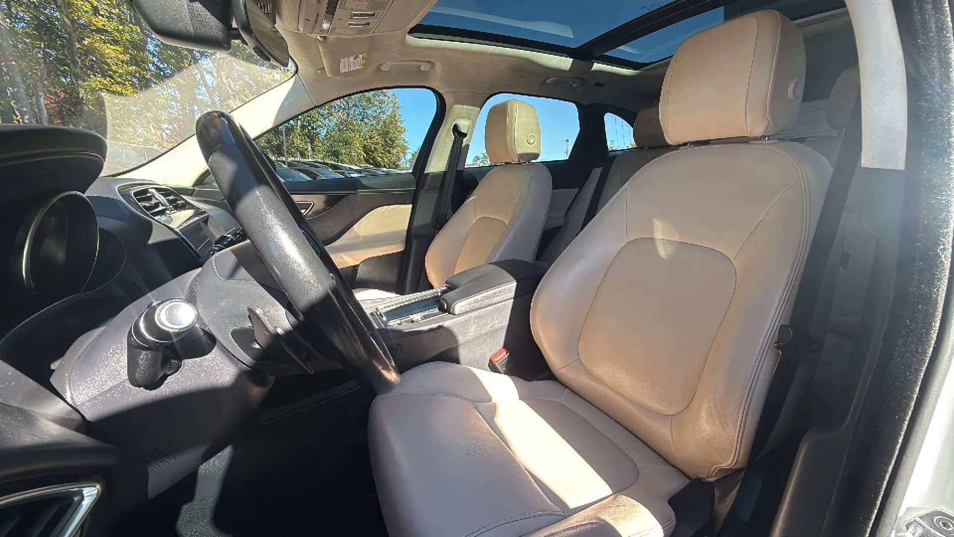 Used 2020 Jaguar F-PACE Premium AWD/4WD image 27
