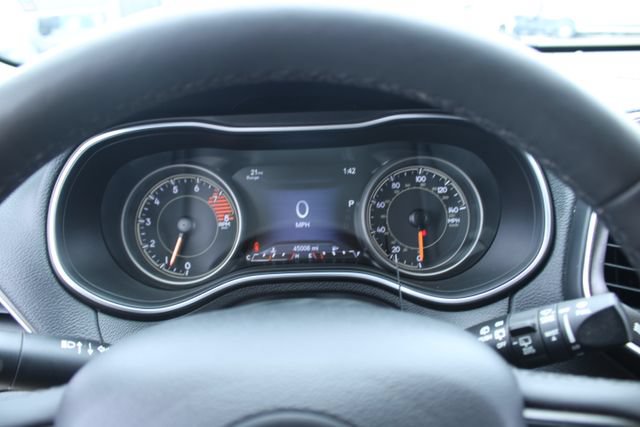 Used 2022 Jeep Cherokee Trailhawk AWD/4WD image 19