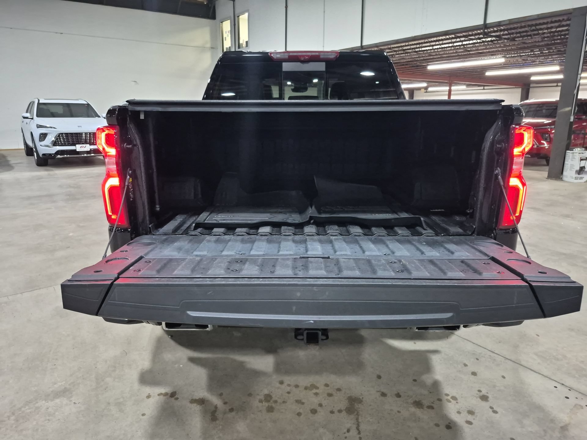 Used 2024 Chevrolet Silverado 1500 High Country w/ High Country Premium Package AWD/4WD image 28