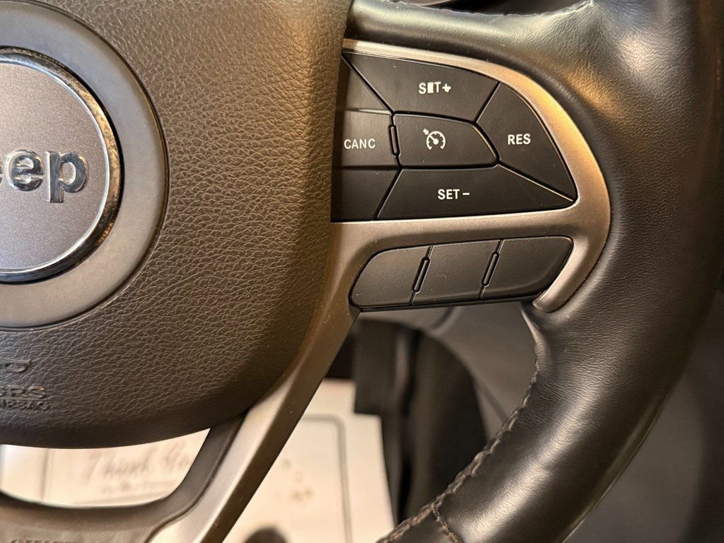 Used 2022 Jeep Grand Cherokee Laredo X image 10