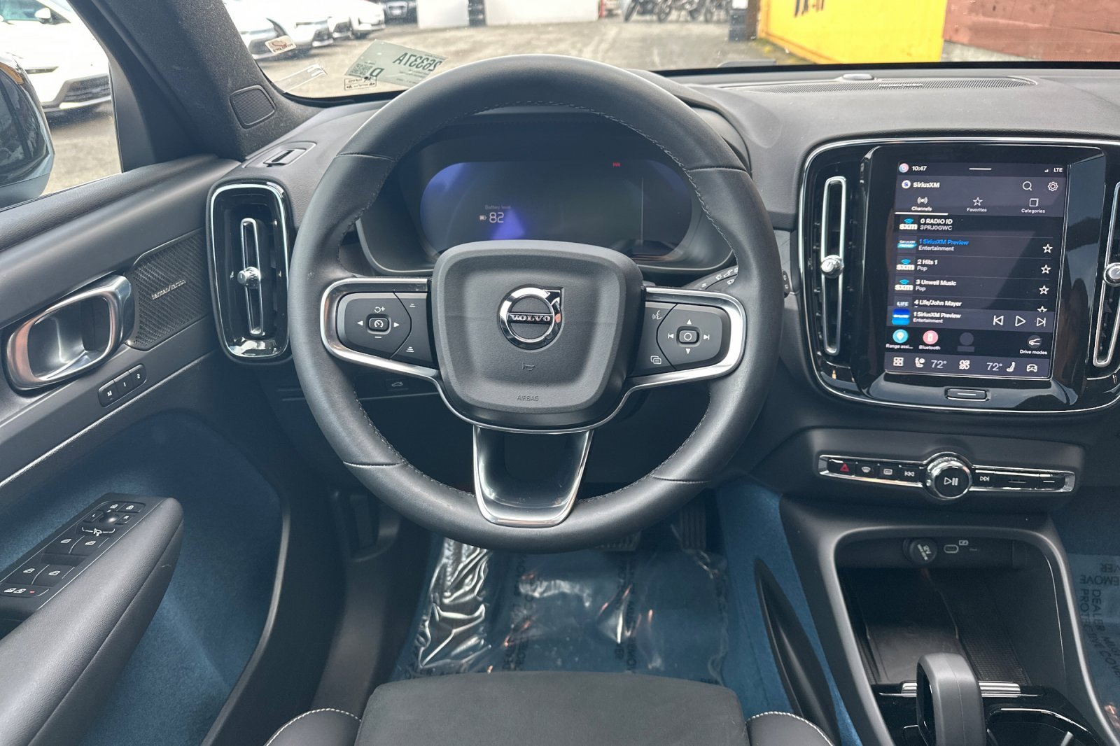 Used 2025 Volvo EX40 Ultra w/ Protection Package Premier image 17