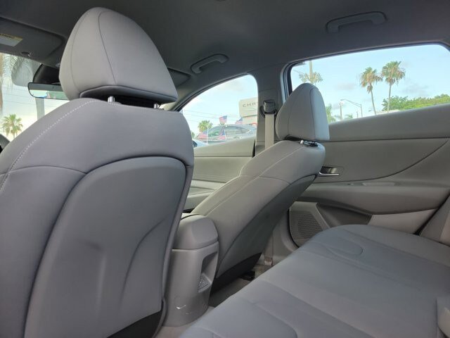 Used 2024 Hyundai Elantra Blue FWD image 13