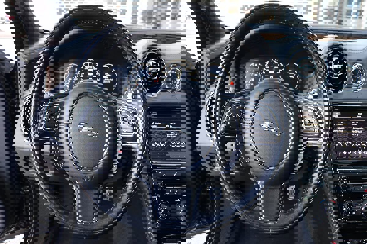 Used 2019 Jaguar XJ L Portfolio image 16