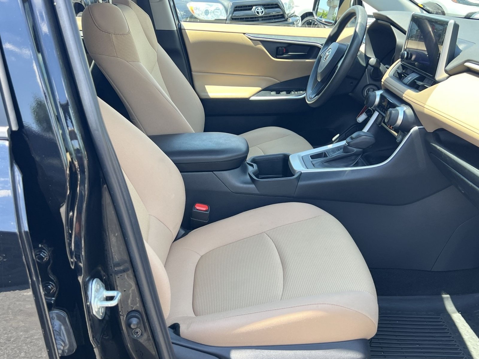 Used 2023 Toyota RAV4 LE AWD/4WD image 28