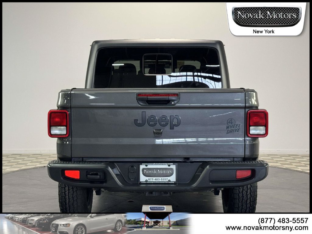 Used 2022 Jeep Gladiator Sport AWD/4WD image 7