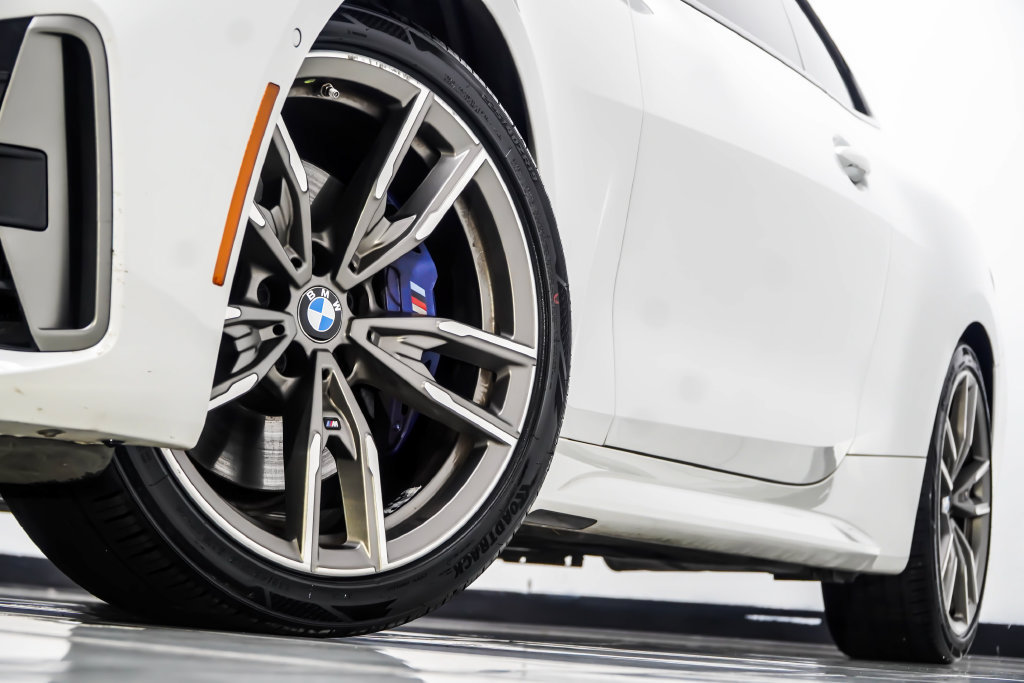 Used 2023 BMW M440i Coupe w/ Premium Package RWD image 2
