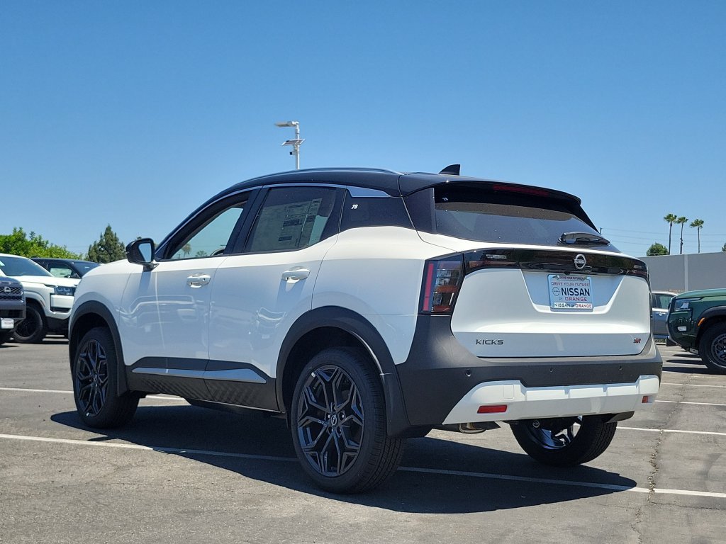 New 2026 Nissan Kicks SR FWD image 2