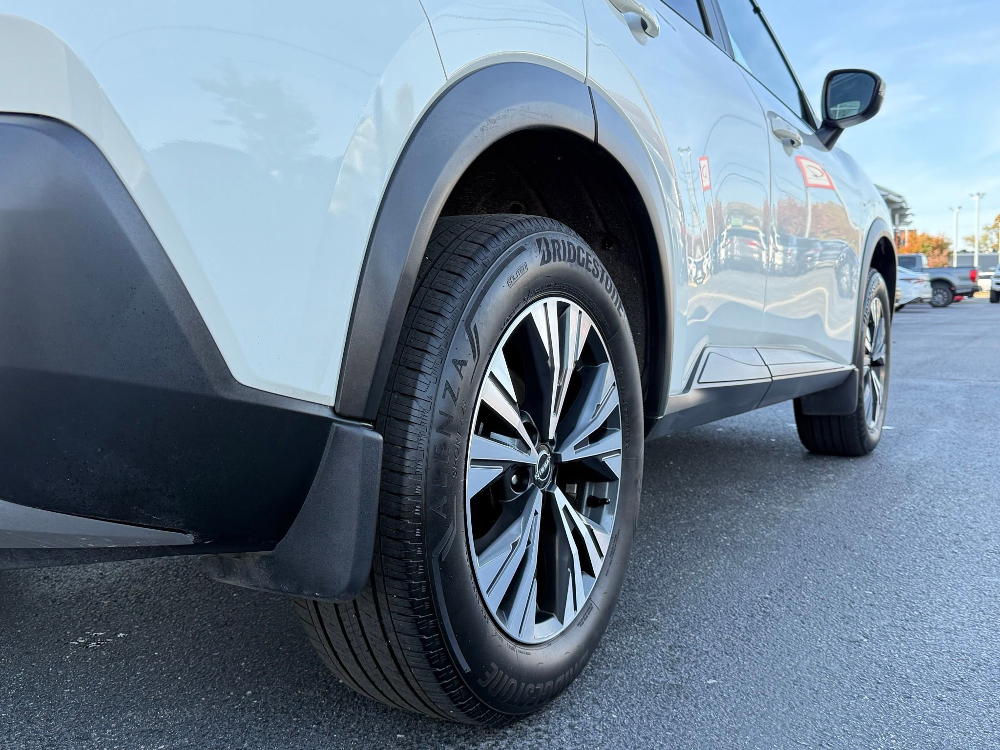 Used 2023 Nissan Rogue SV image 10