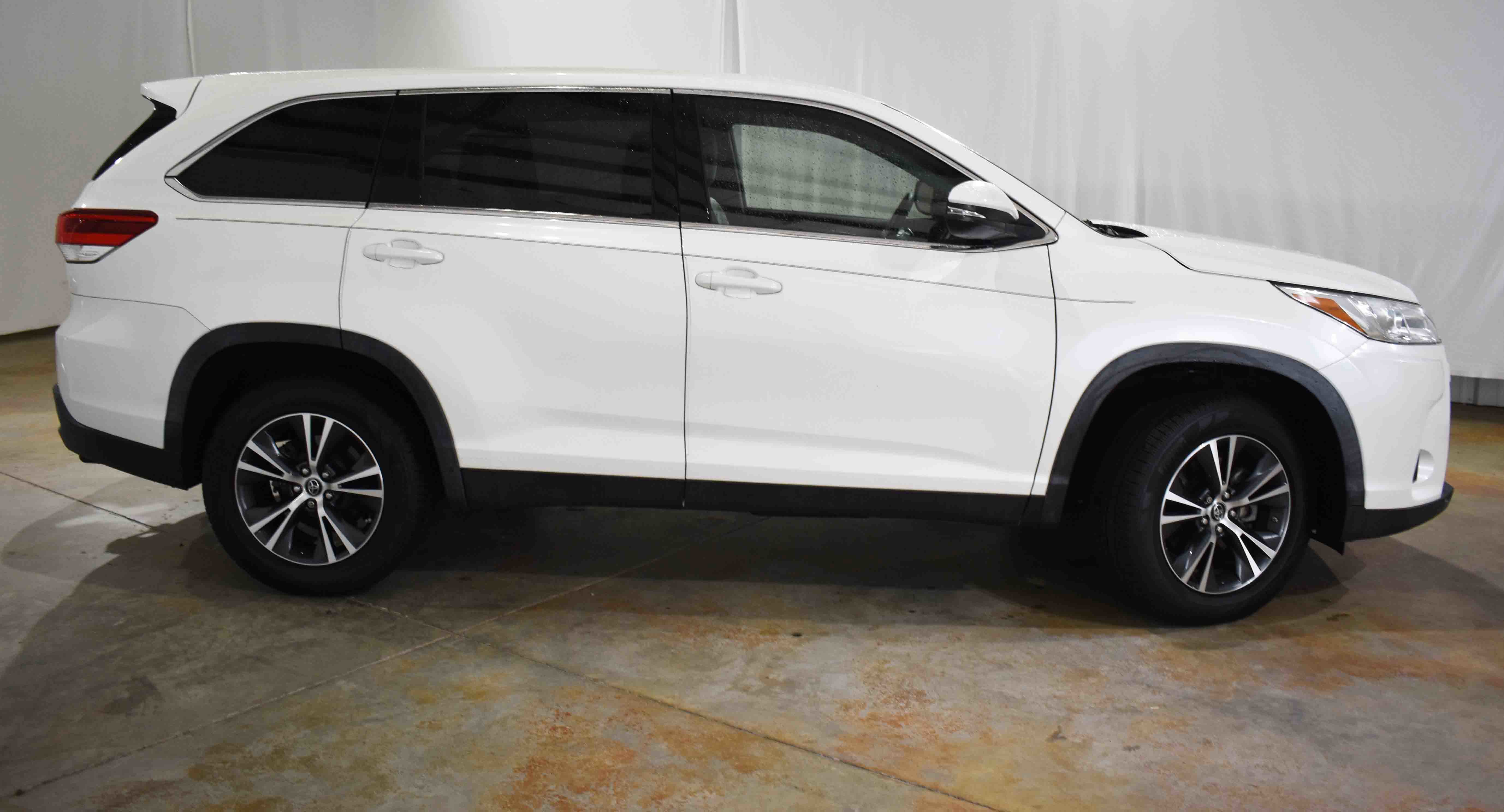 Used 2019 Toyota Highlander LE image 10