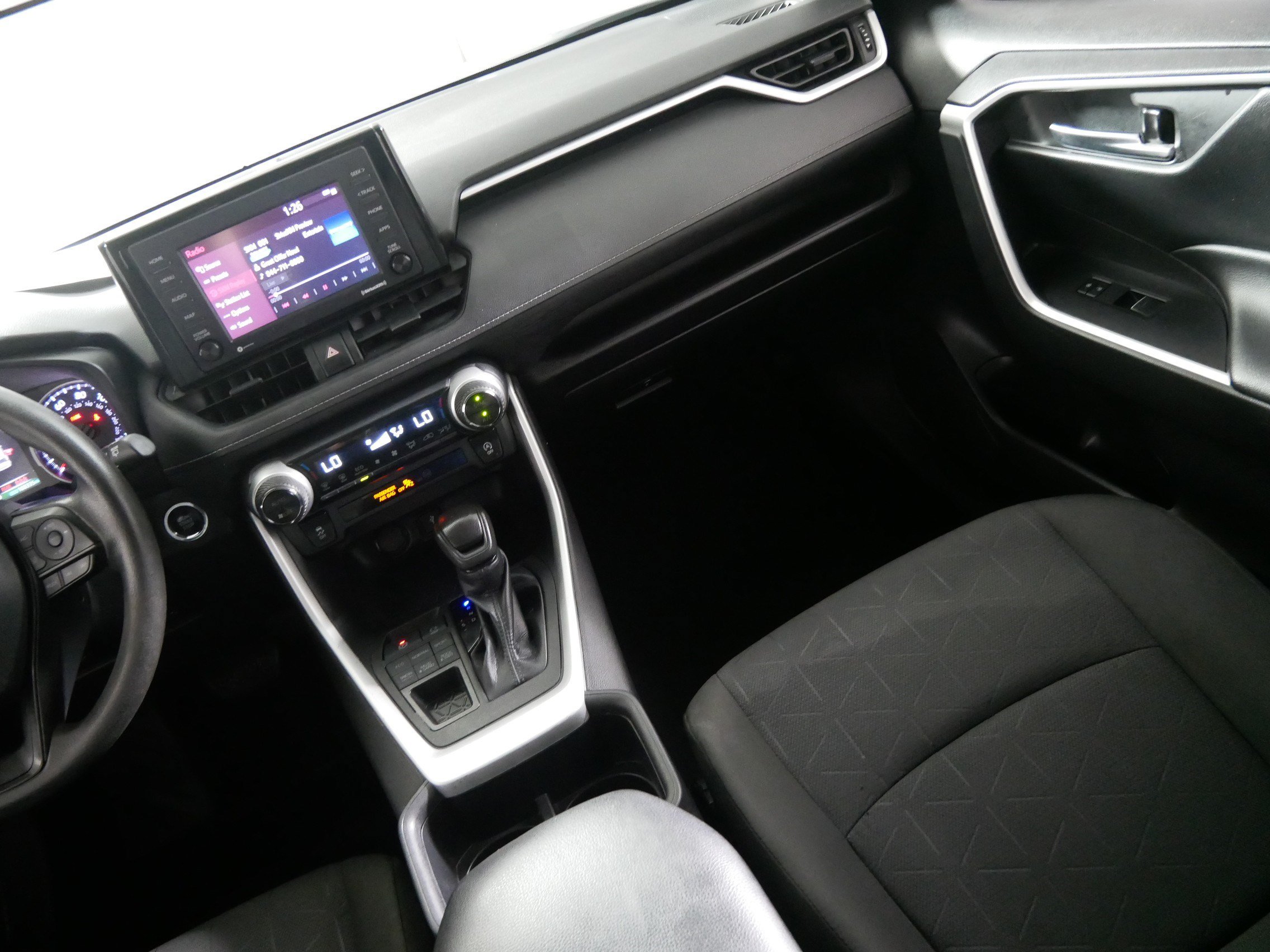 Used 2022 Toyota RAV4 XLE AWD/4WD image 11