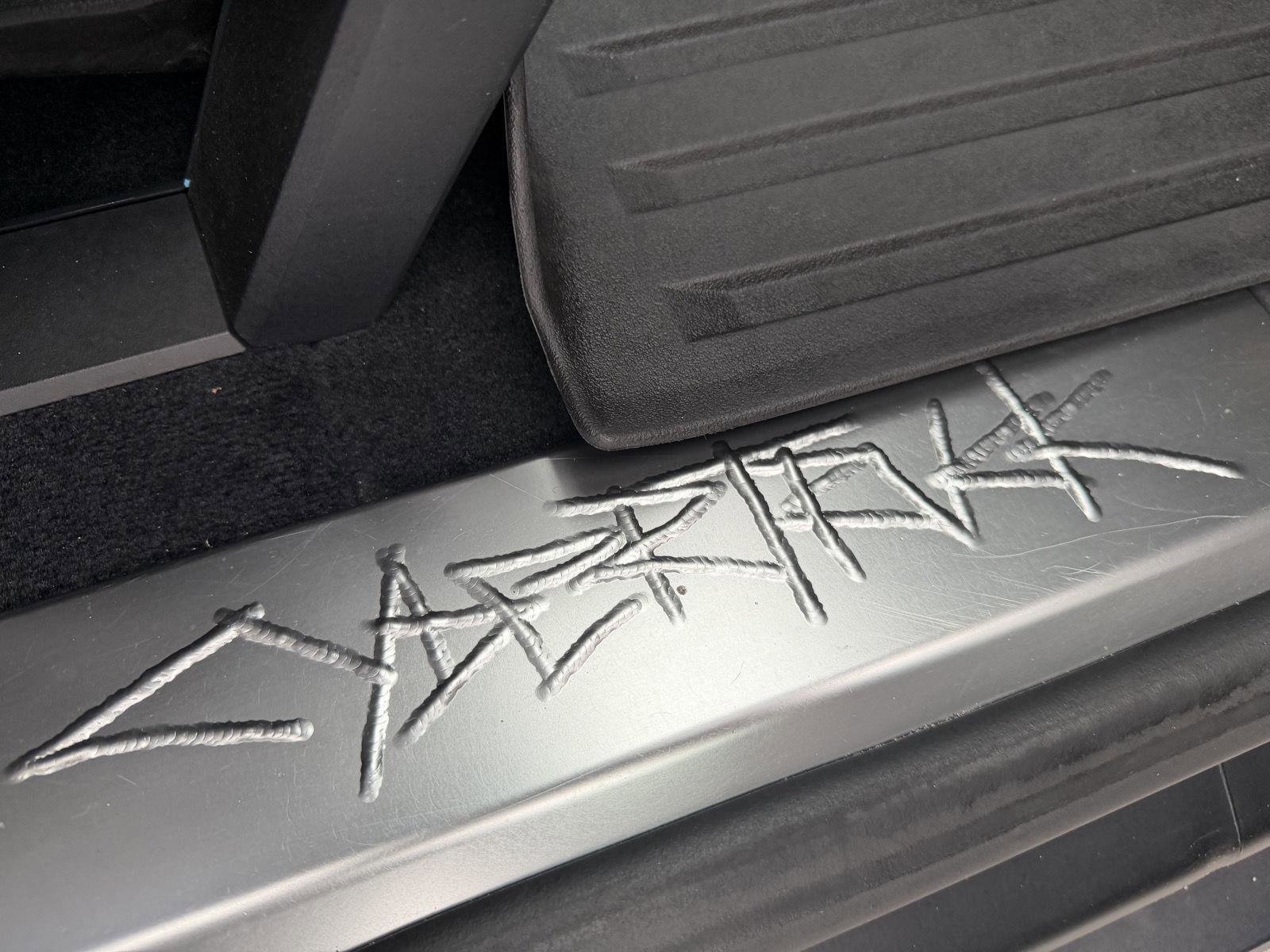 Used 2024 Tesla Cybertruck AWD Crew Cab image 27