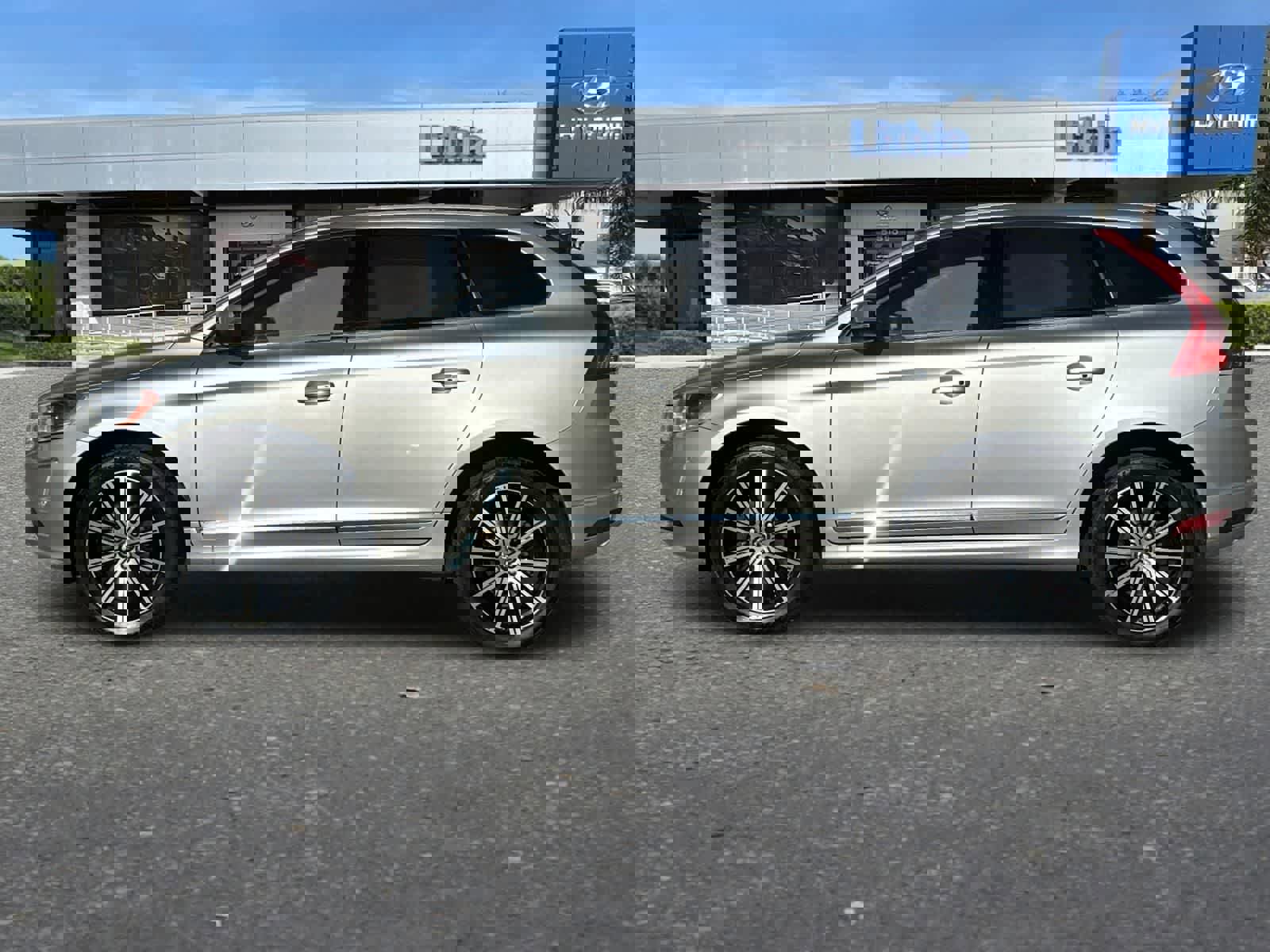 Used 2015 Volvo XC60 T6 Platinum image 6