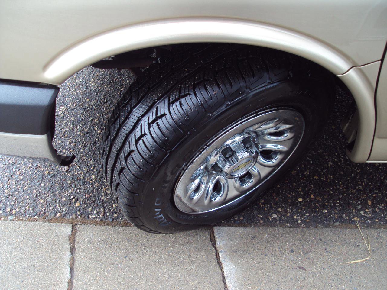 Used 2011 Chevrolet Express 1500 LT w/ LT Preferred Equipment Group image 31