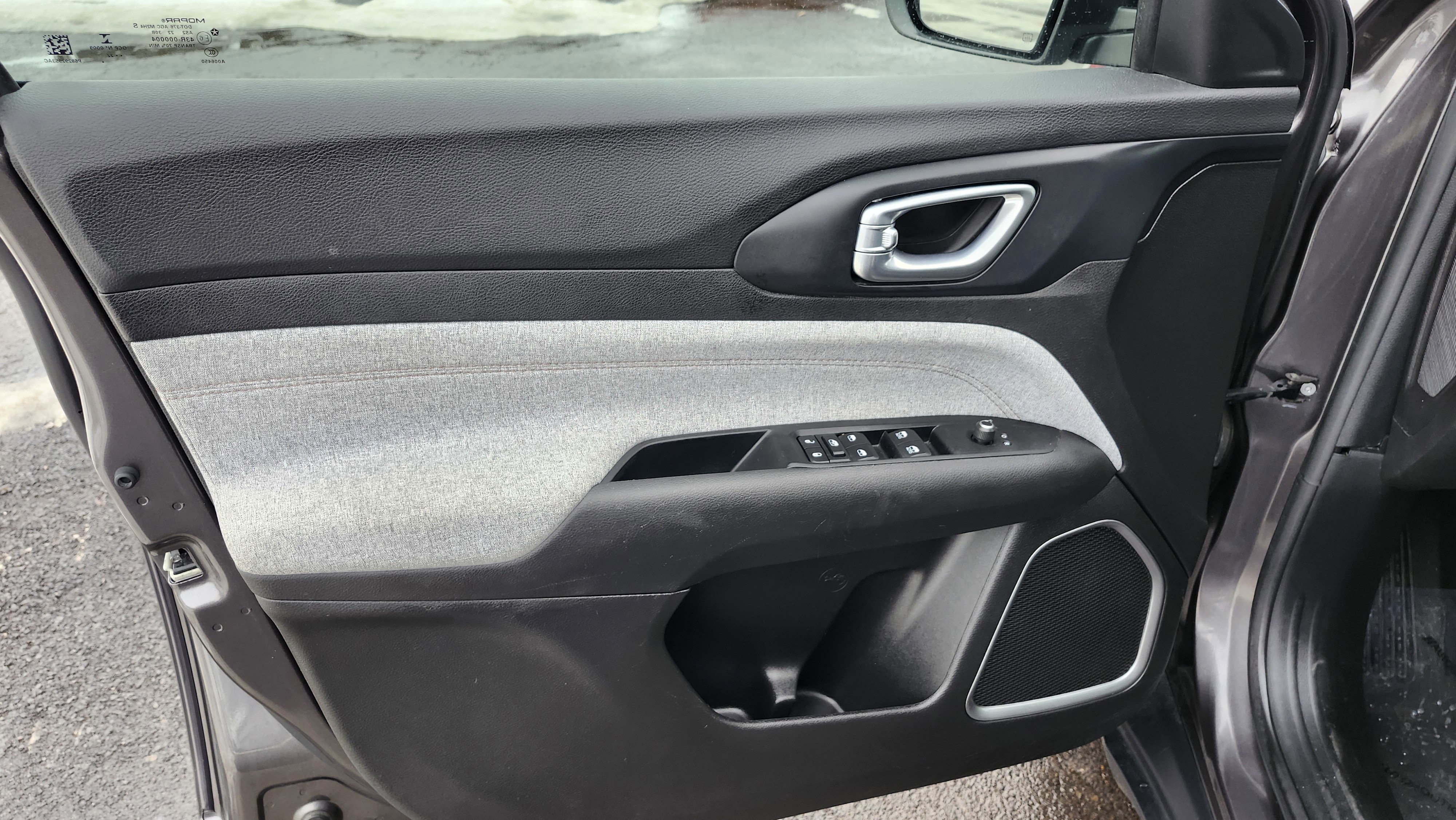 Used 2022 Jeep Compass Latitude image 27