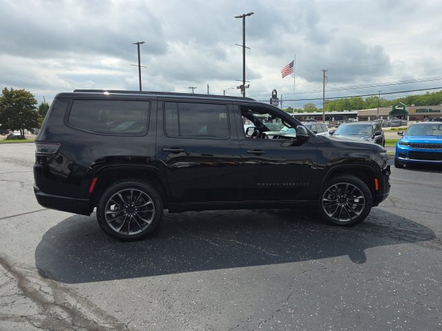 Used 2025 Jeep Grand Wagoneer Series III w/ Rear Seat Video Group 1 AWD/4WD image 8