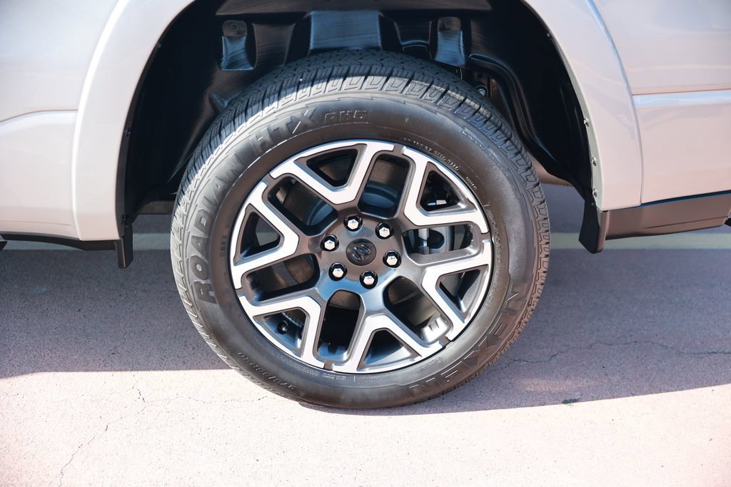 Used 2025 RAM 1500 Laramie w/ Advanced Safety Group II AWD/4WD image 10