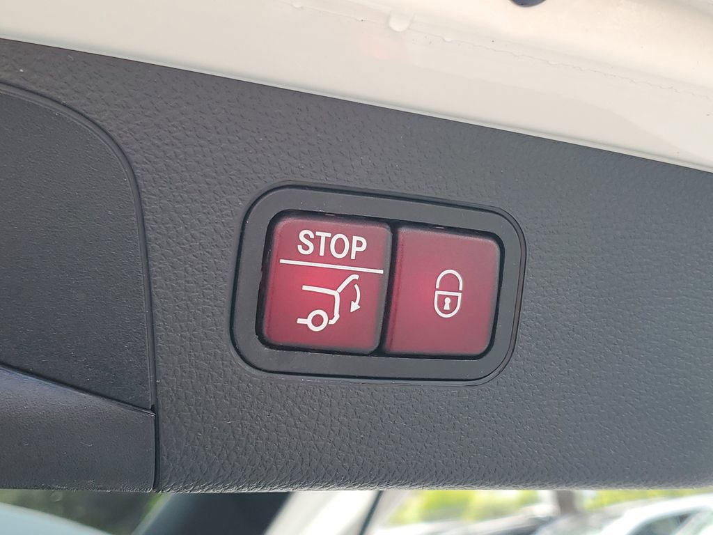 Used 2019 Mercedes-Benz GLC 300 w/ Premium Package image 9