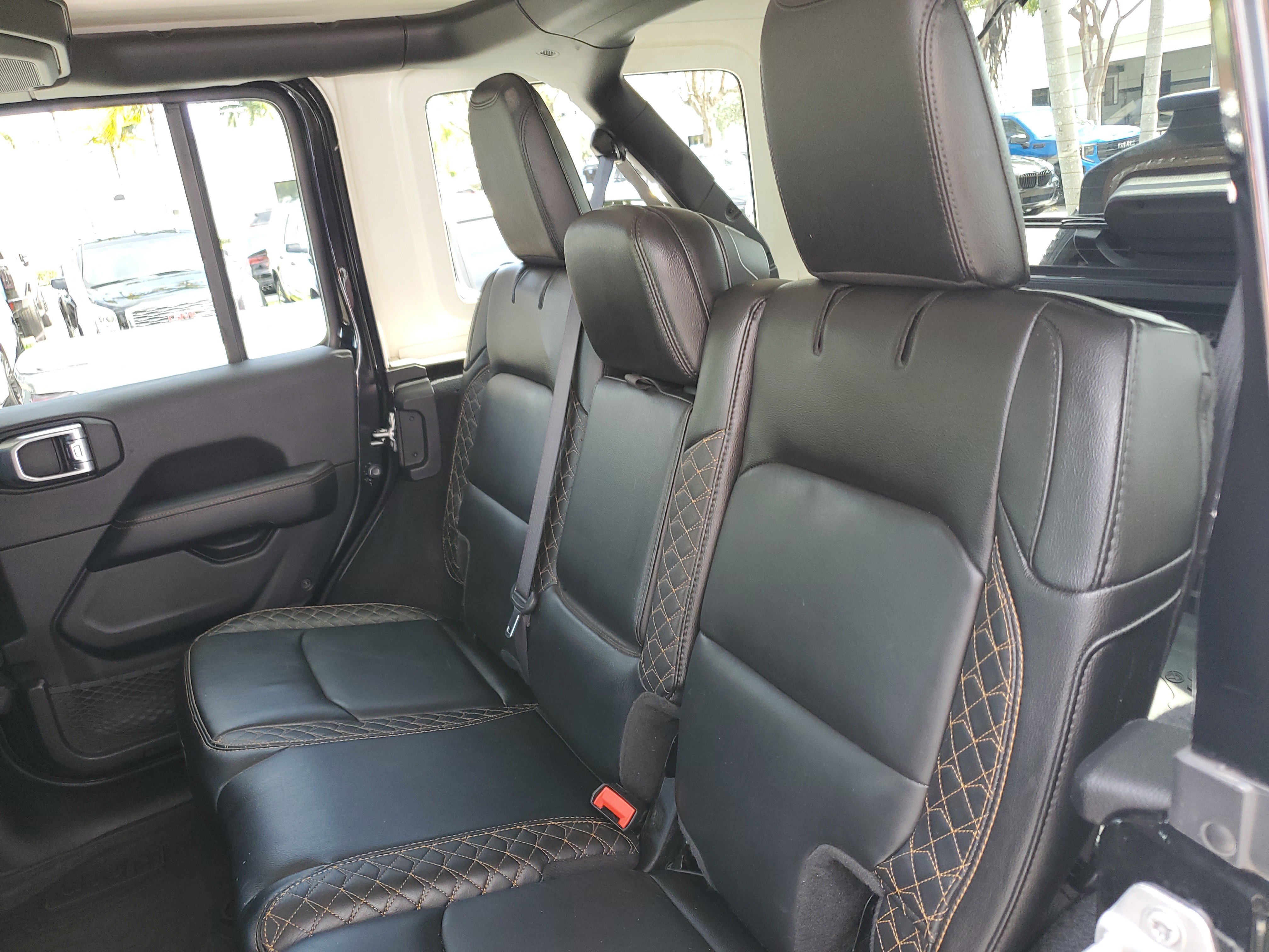 Used 2022 Jeep Wrangler Unlimited Sahara image 12