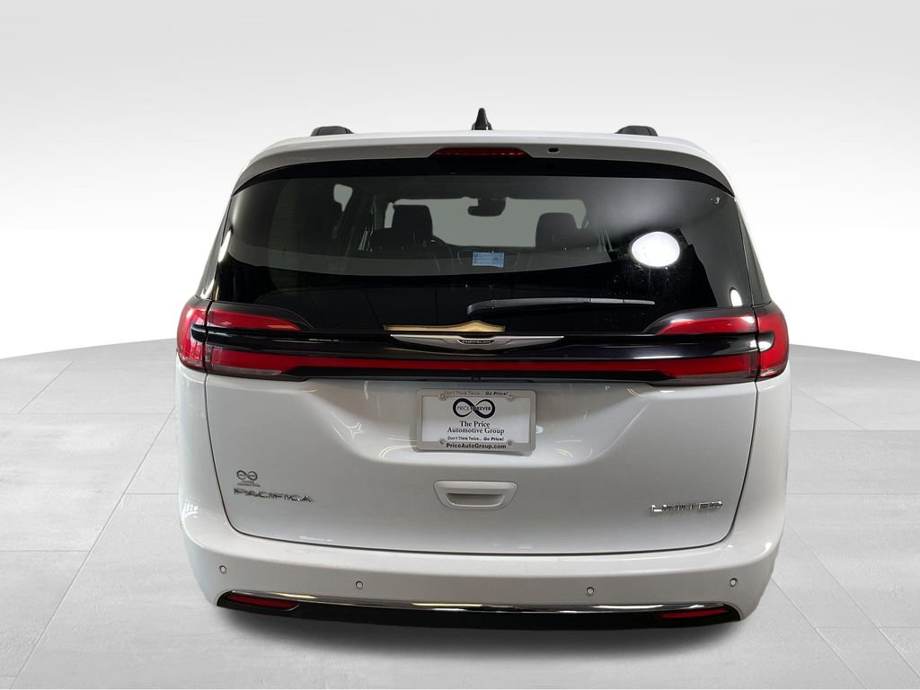 Used 2023 Chrysler Pacifica Limited image 8