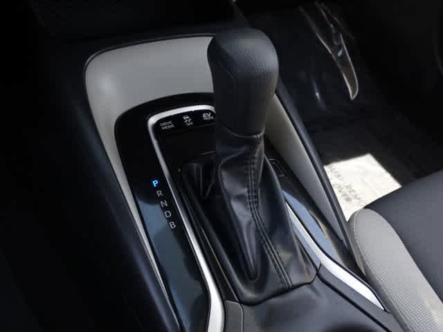 Used 2025 Toyota Corolla LE FWD image 33