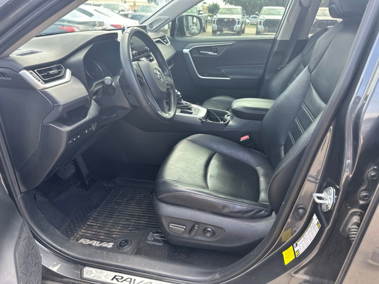 Used 2019 Toyota RAV4 XLE Premium w/ Advanced Technology Package FWD image 3
