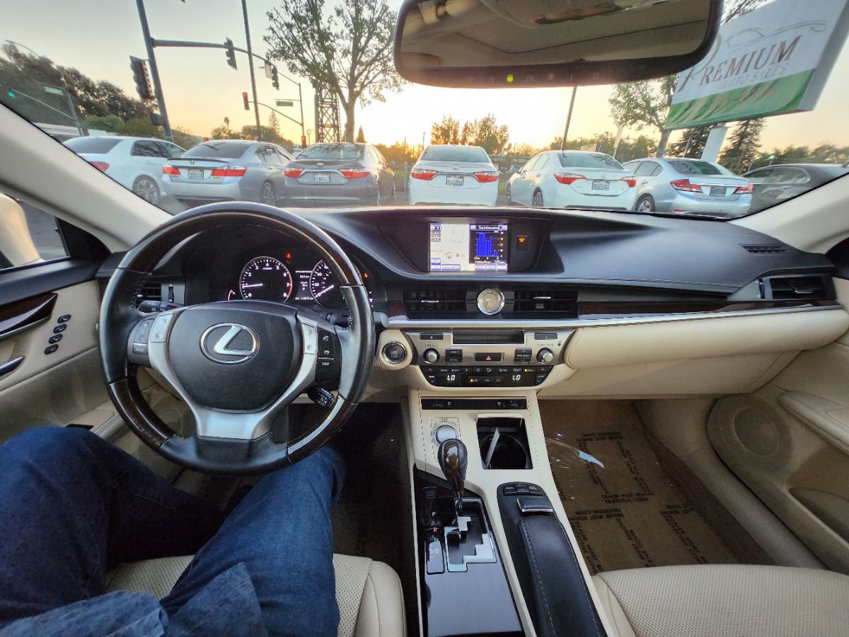 Used 2014 Lexus ES 350 w/ Premium Package image 14