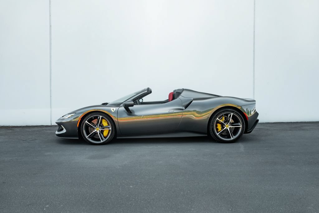 Used 2023 Ferrari 296 GTS RWD image 2